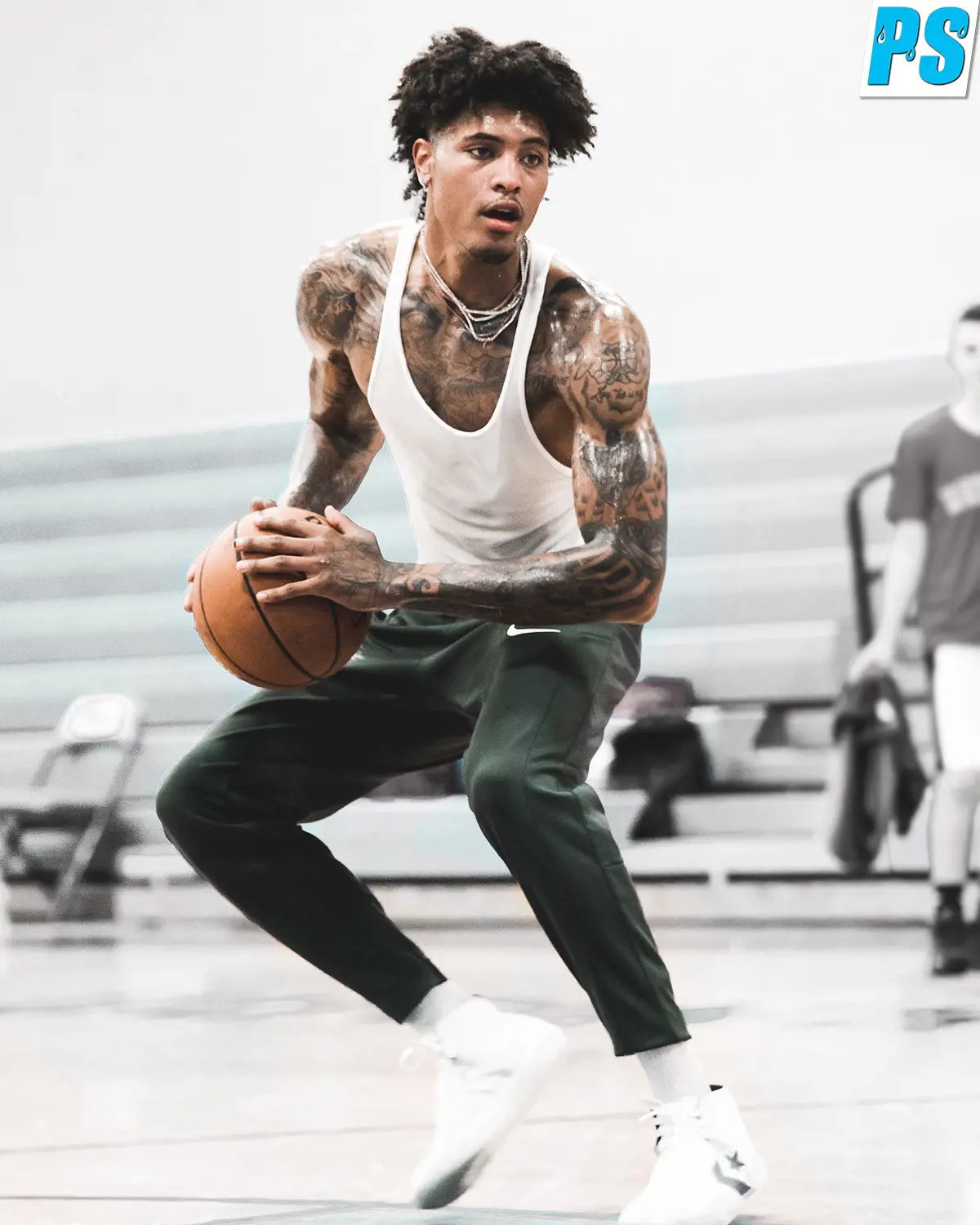 Kelly Oubre Jr. casually playing basketball in chains