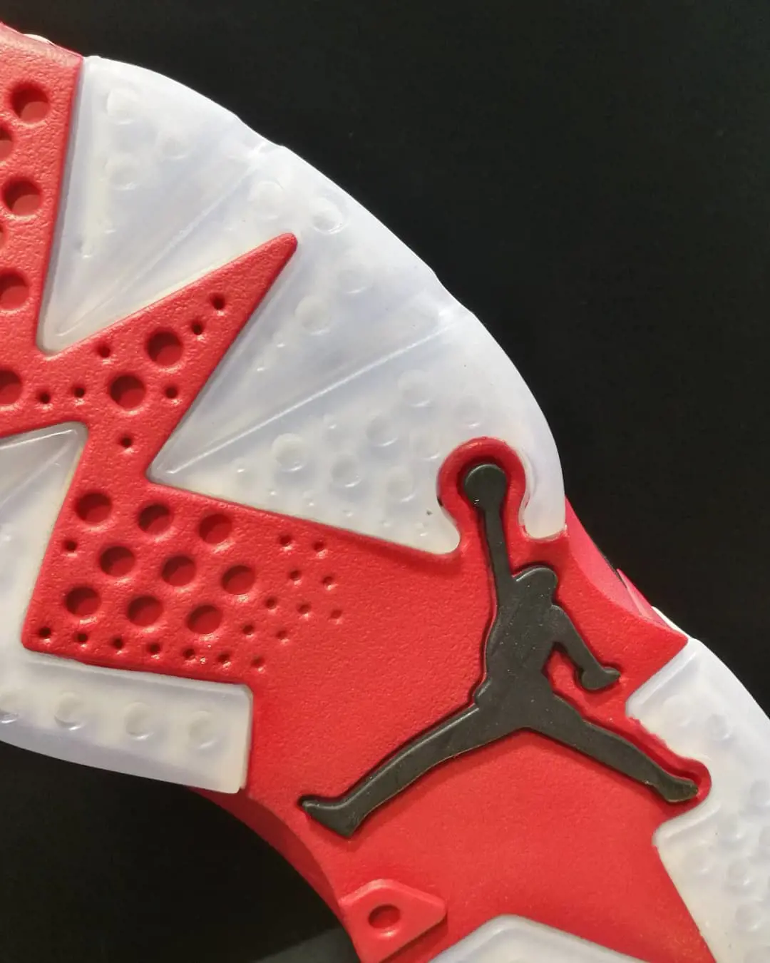 It features jumpman logo on the back of outsole