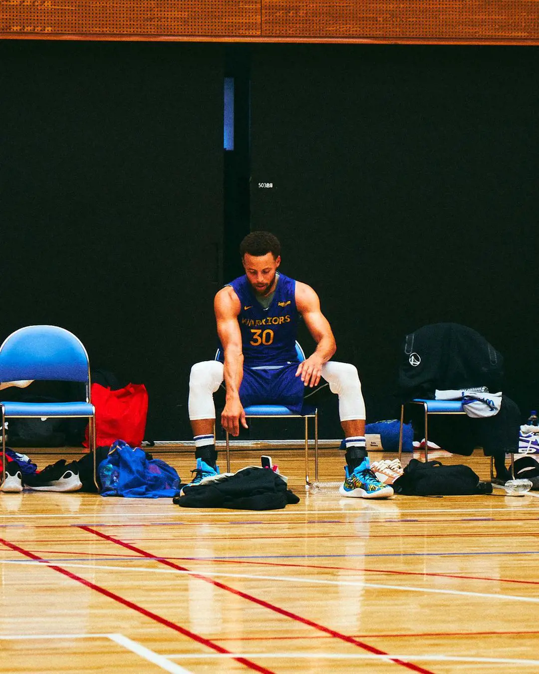 One of the all-time greats Steph Curry also has relatively flat feet