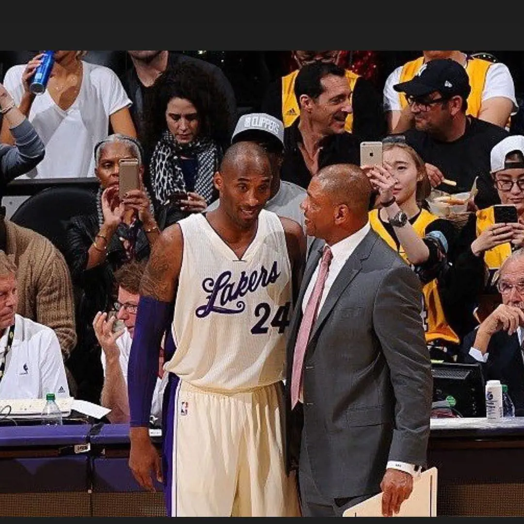 The former Clippers coach exchanging a moment with Kobe Bryant