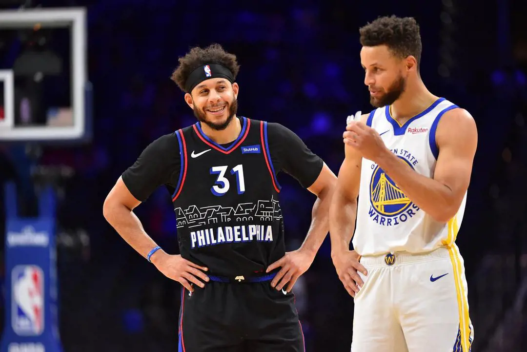 Steph and Seth Curry played against each other in April 2021